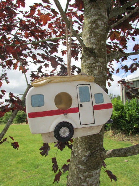 Caravan birdhouse