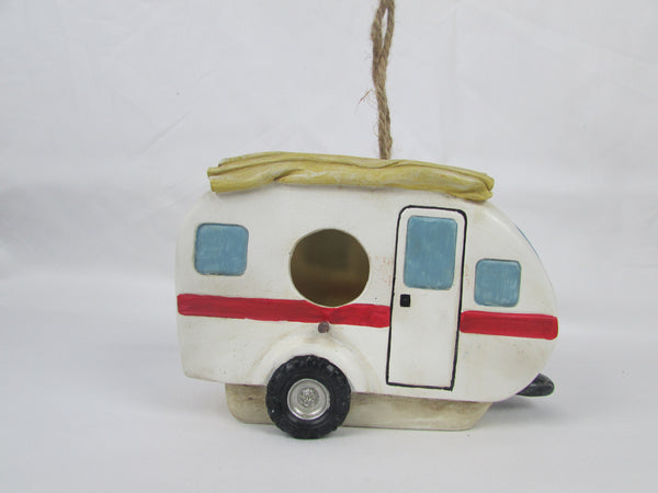 Caravan birdhouse