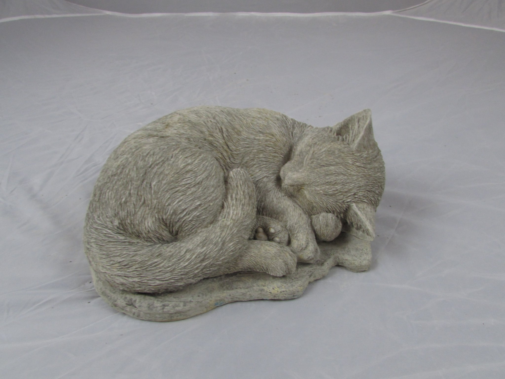 Sleeping cat stone ornament